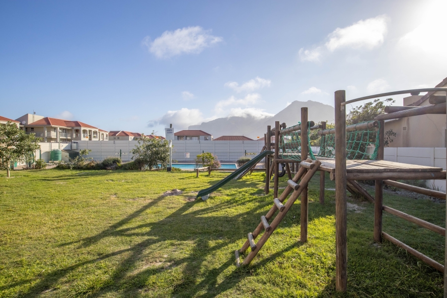 To Let 1 Bedroom Property for Rent in Muizenberg Western Cape